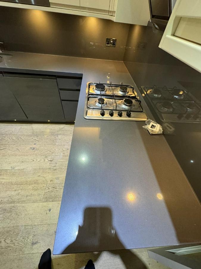 Modern Two Bed Flat In Notting Hill *