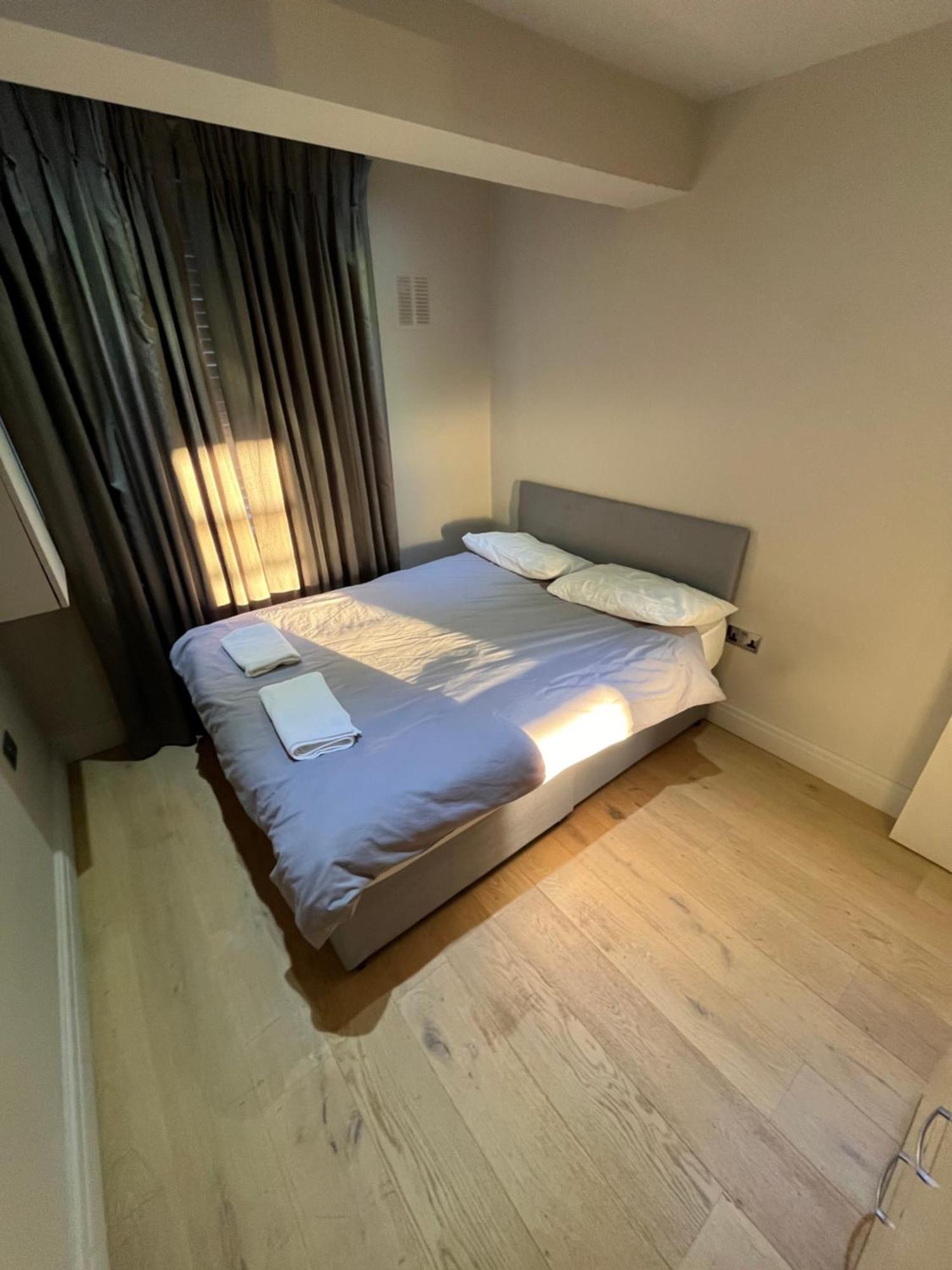 Modern Two Bed Flat In Notting Hill *