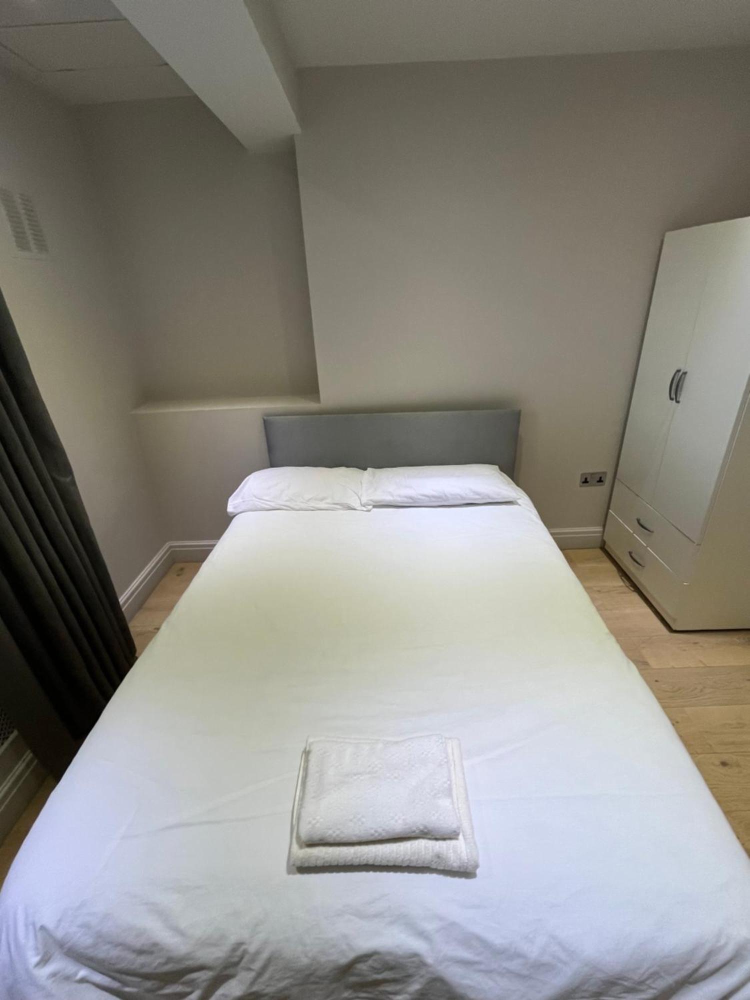 Modern Two Bed Flat In Notting Hill * London