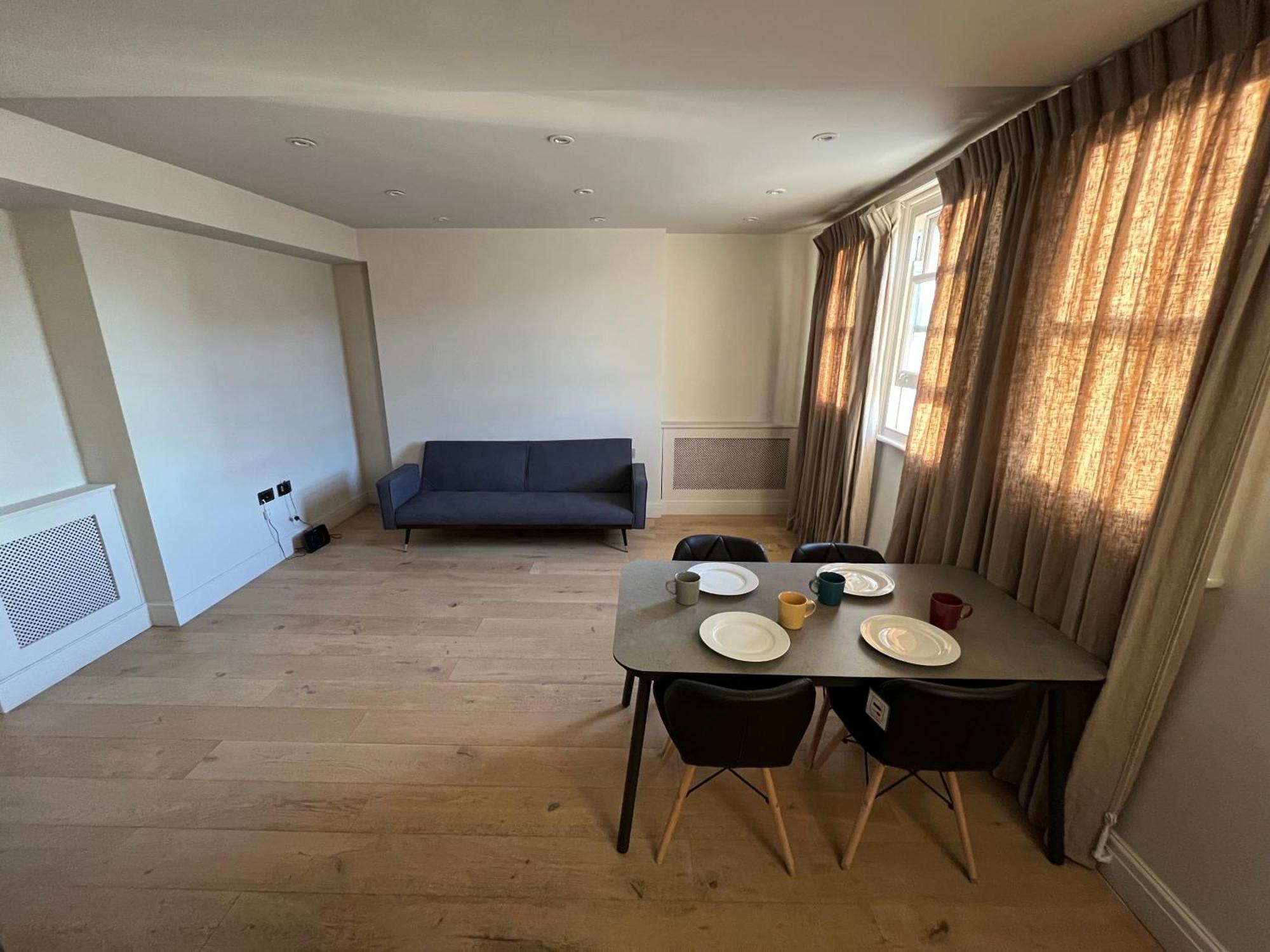 Modern Two Bed Flat In Notting Hill London